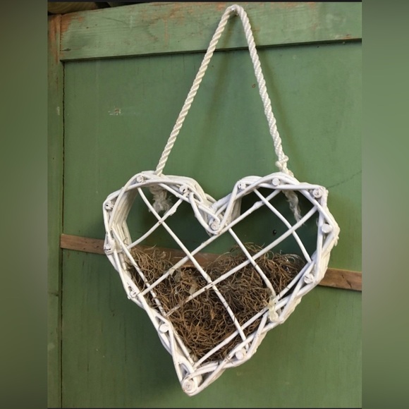 White Coastal Heart Wall Basket - Picture 2 of 5